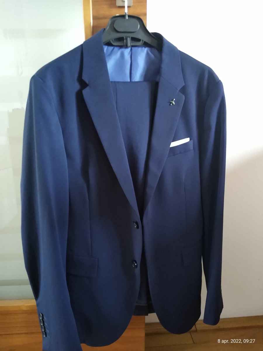  Costum, M