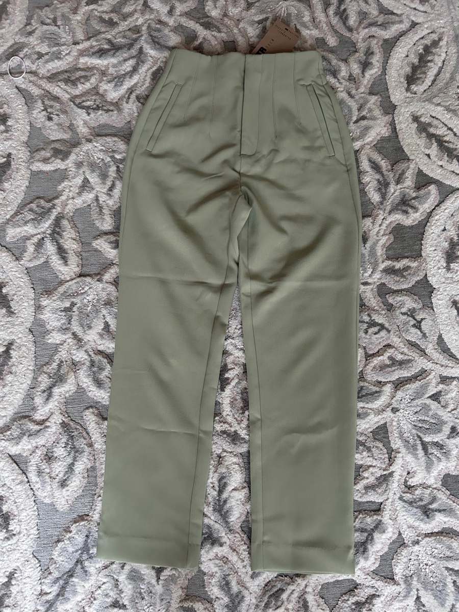  Pantaloni drepți, S