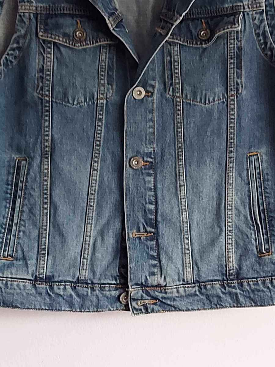  Vestă, XL