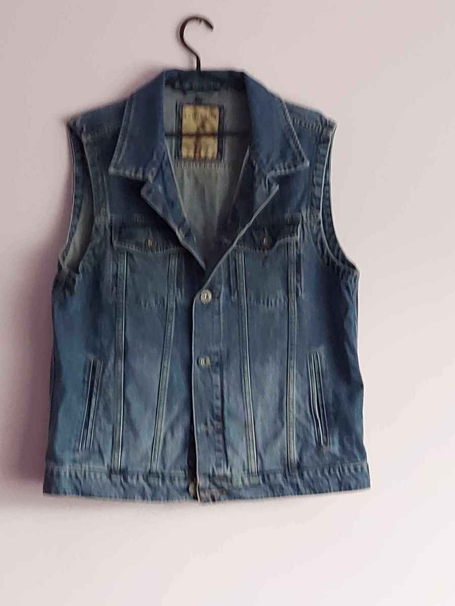  Vestă, XL