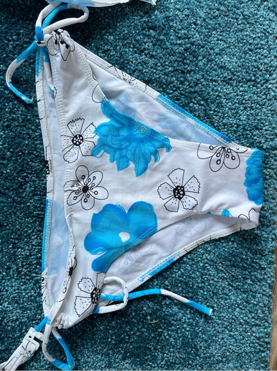  Costum de baie, S