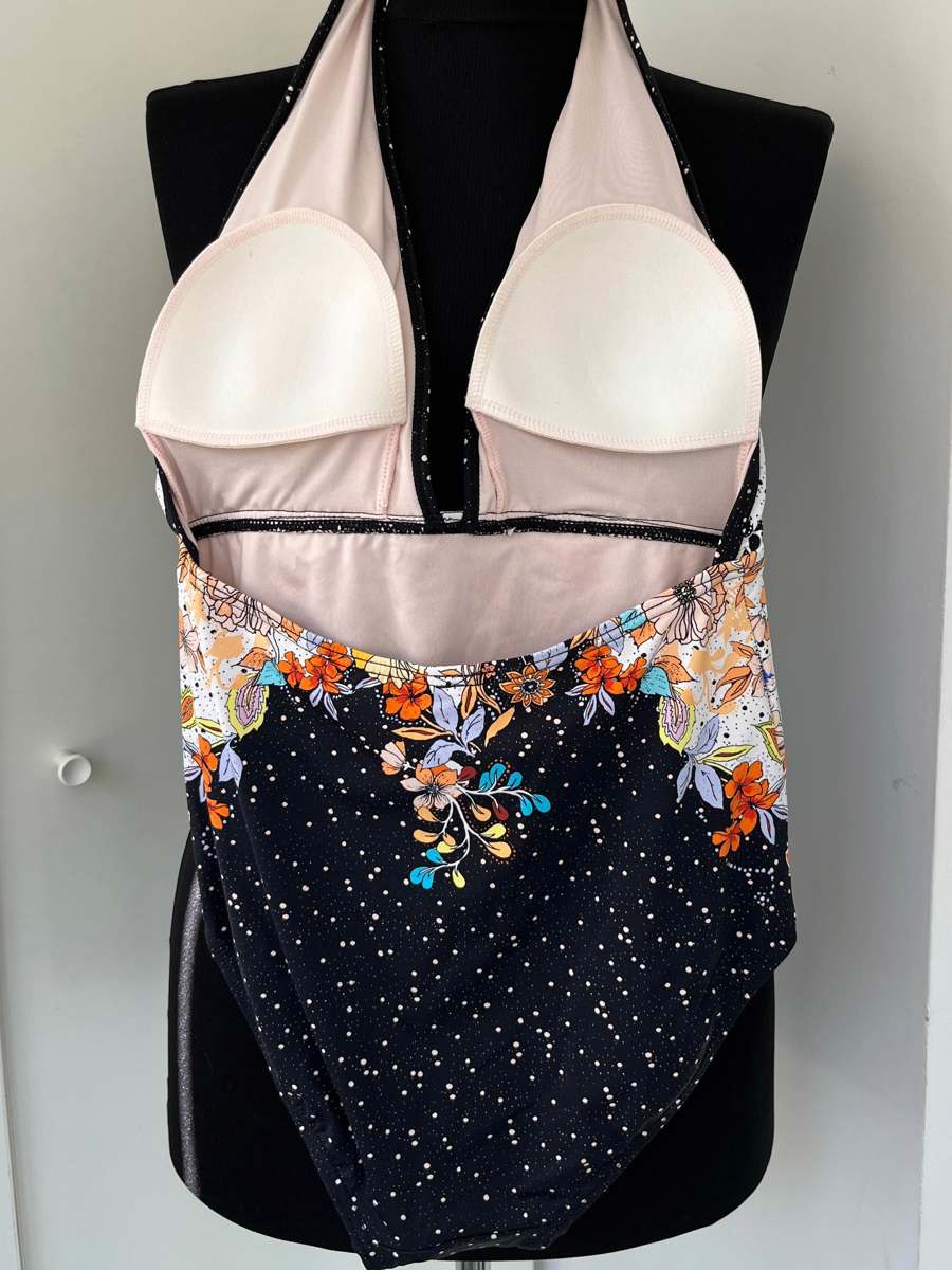  Costum de baie, S