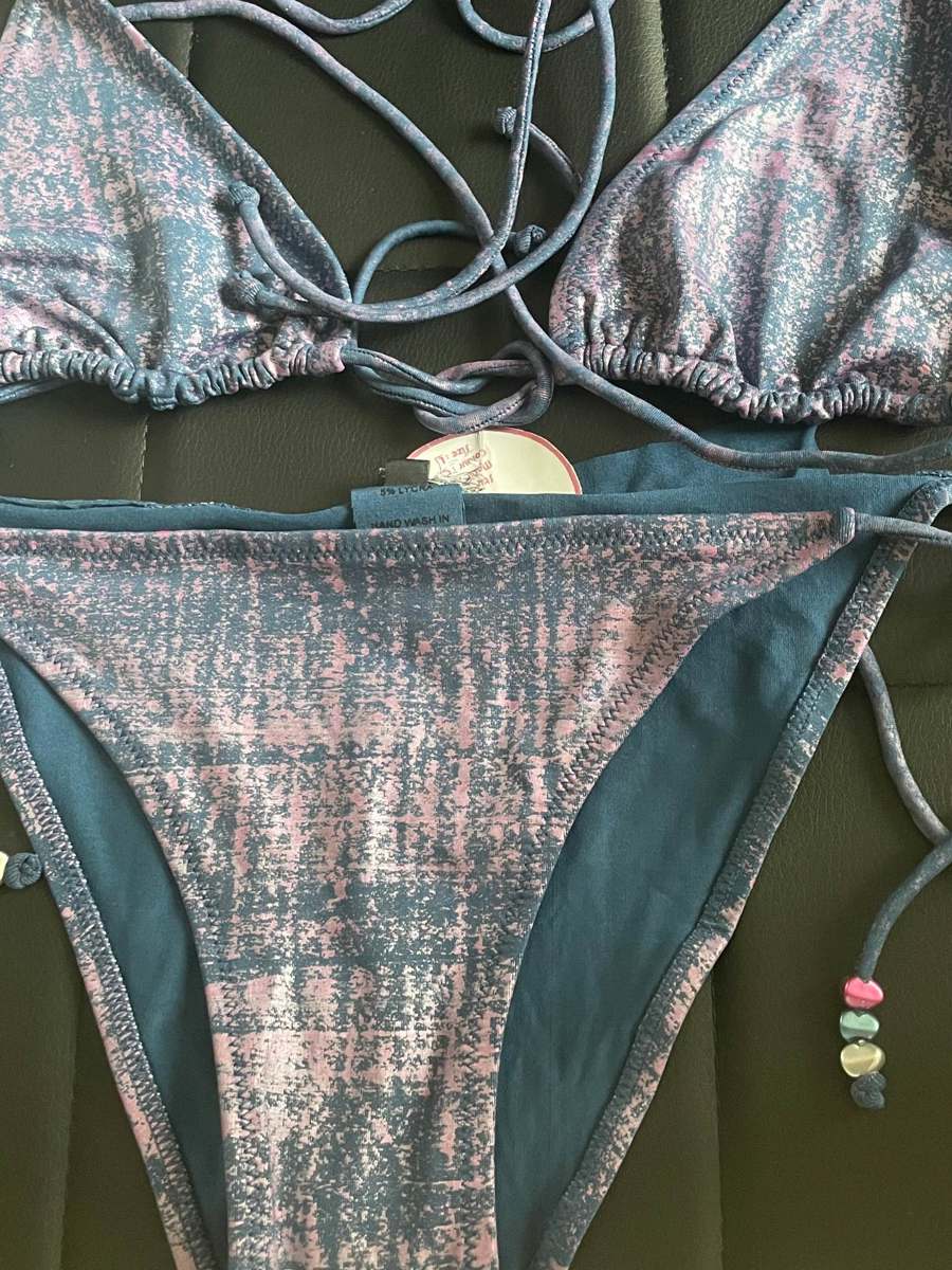  Costum de baie, L