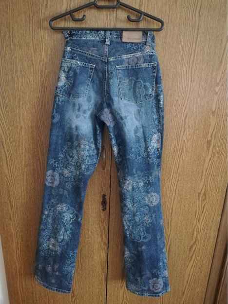  Jeans evazați, 32