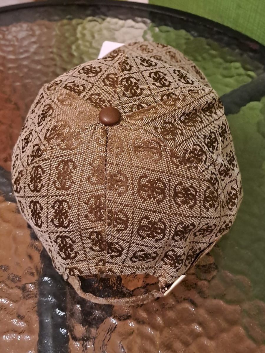  Șapcă, M