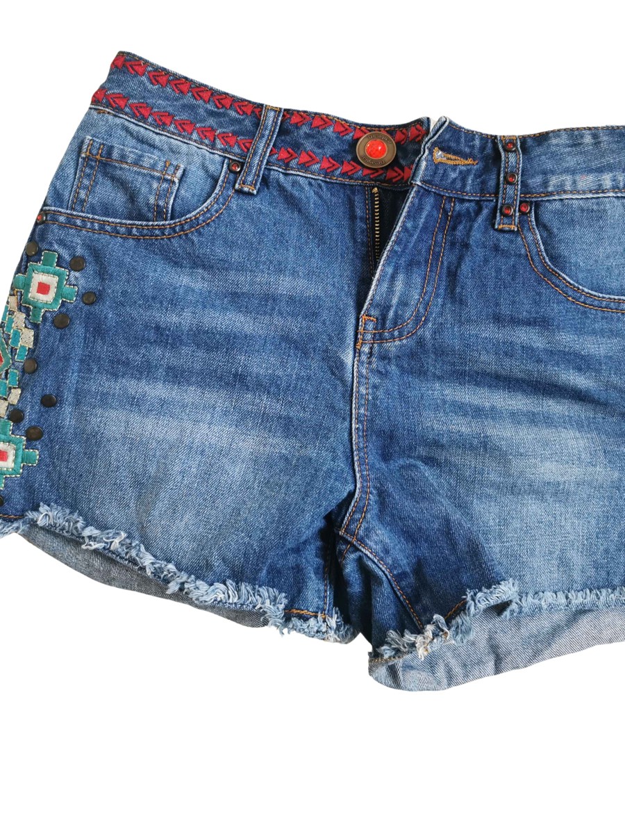  Jeans scurți, 26