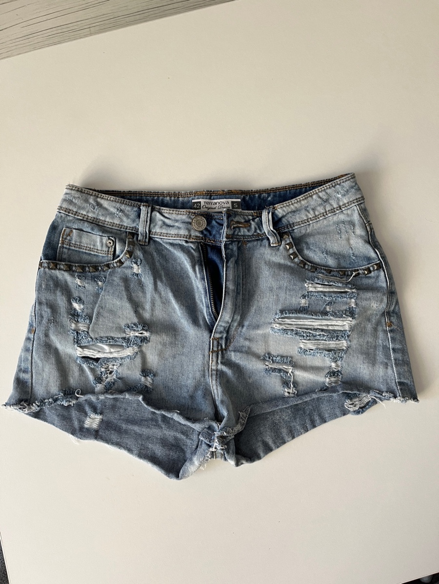  Jeans scurți, 27