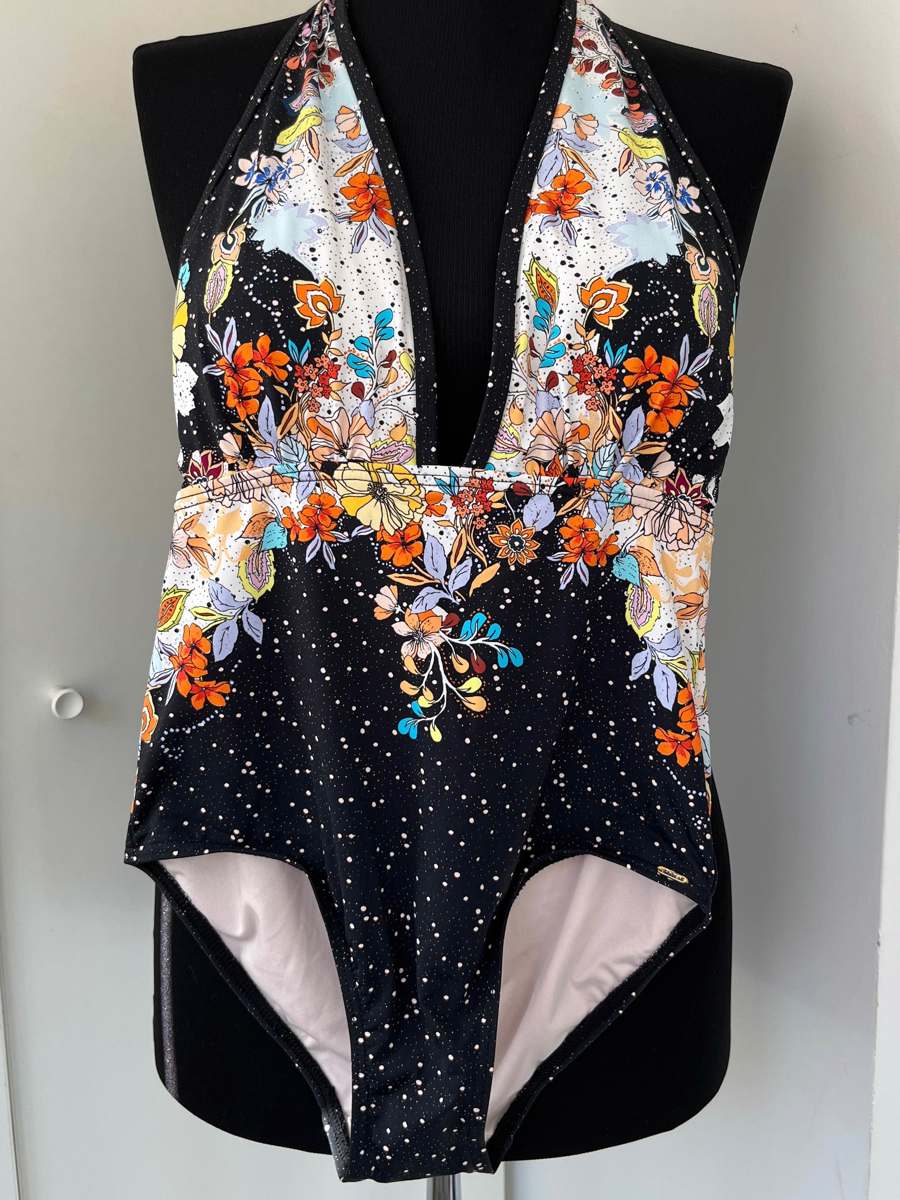  Costum de baie, S