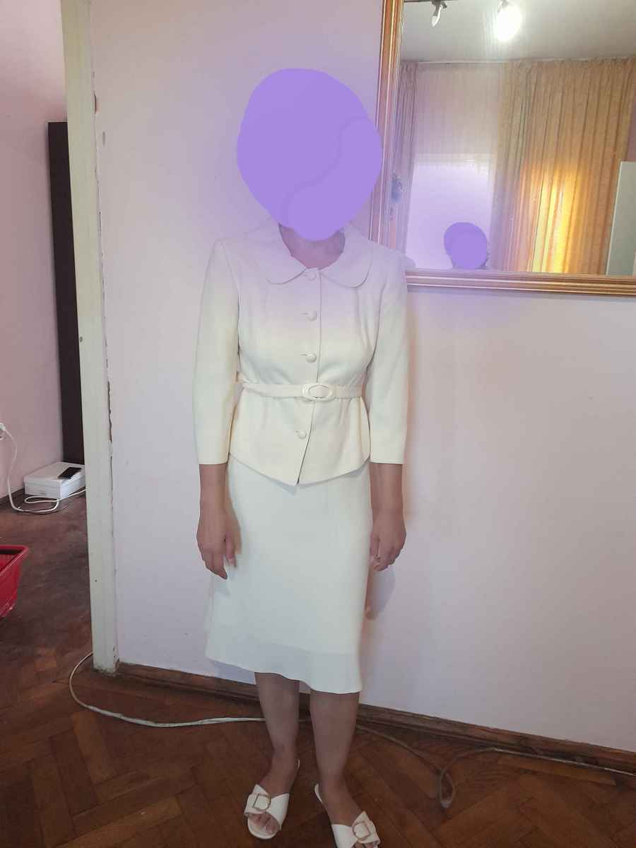  Costum, M