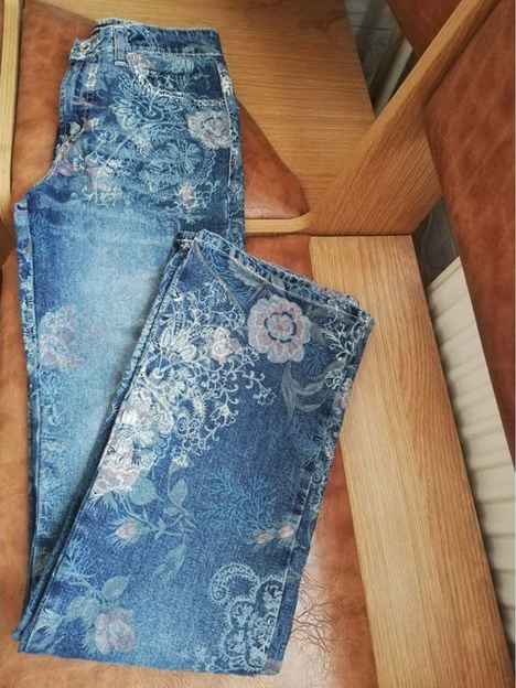 Jeans evazați, 32