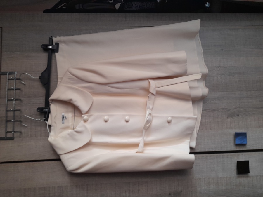  Costum, M