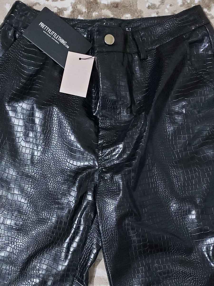  Pantaloni drepți, S