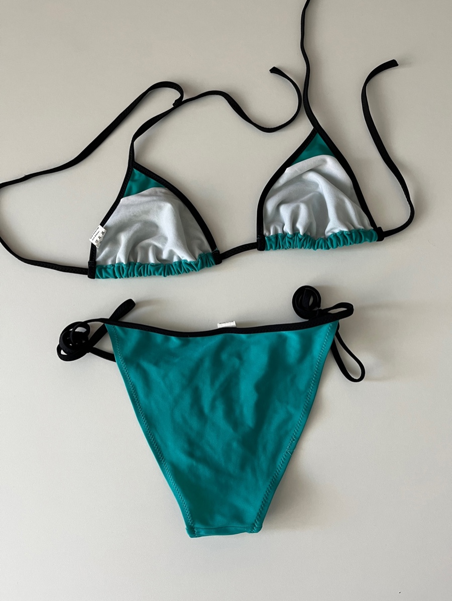  Costum de baie, S