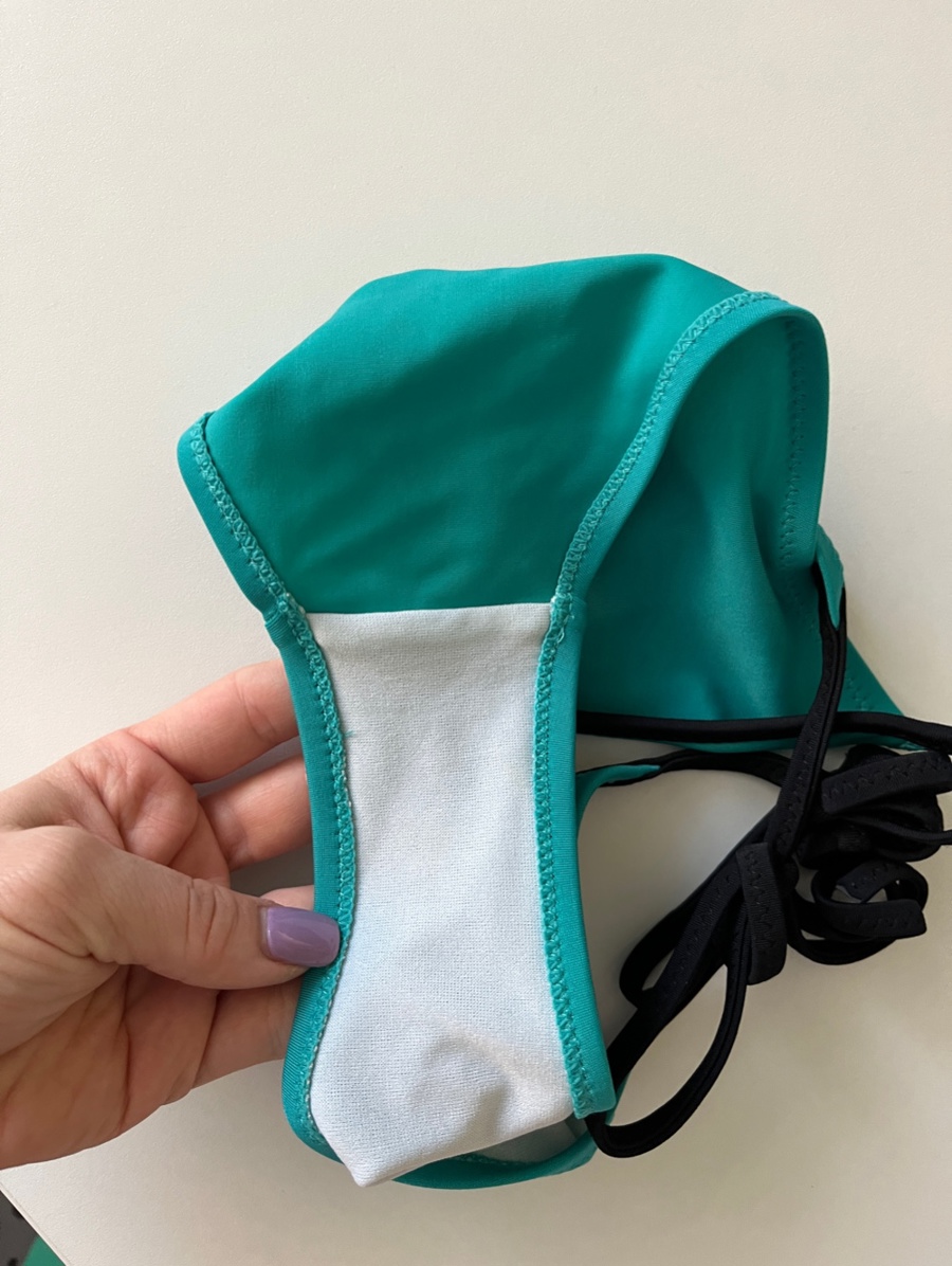  Costum de baie, S
