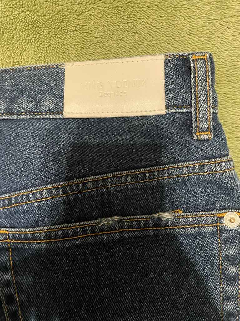  Jeans evazați, 32