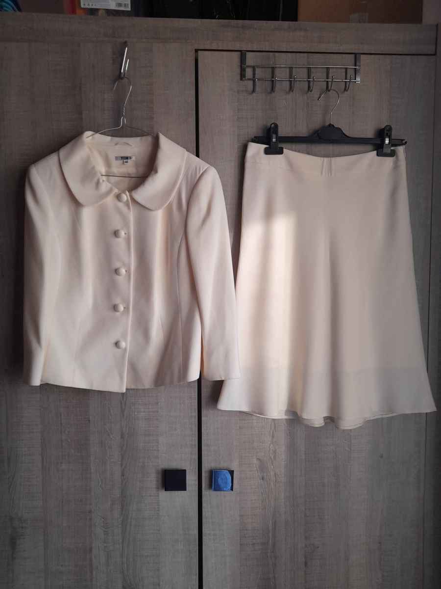  Costum, M