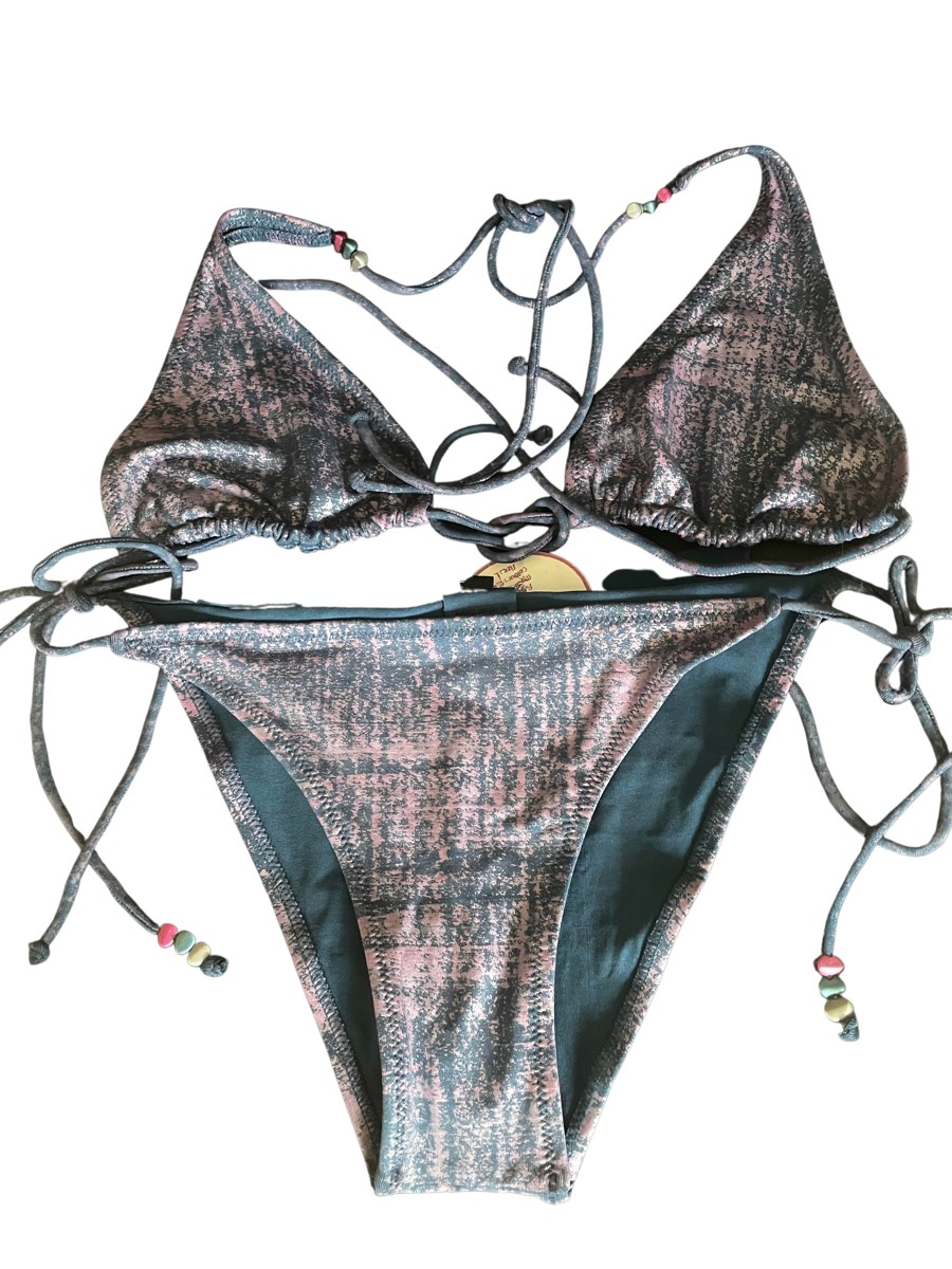  Costum de baie, L