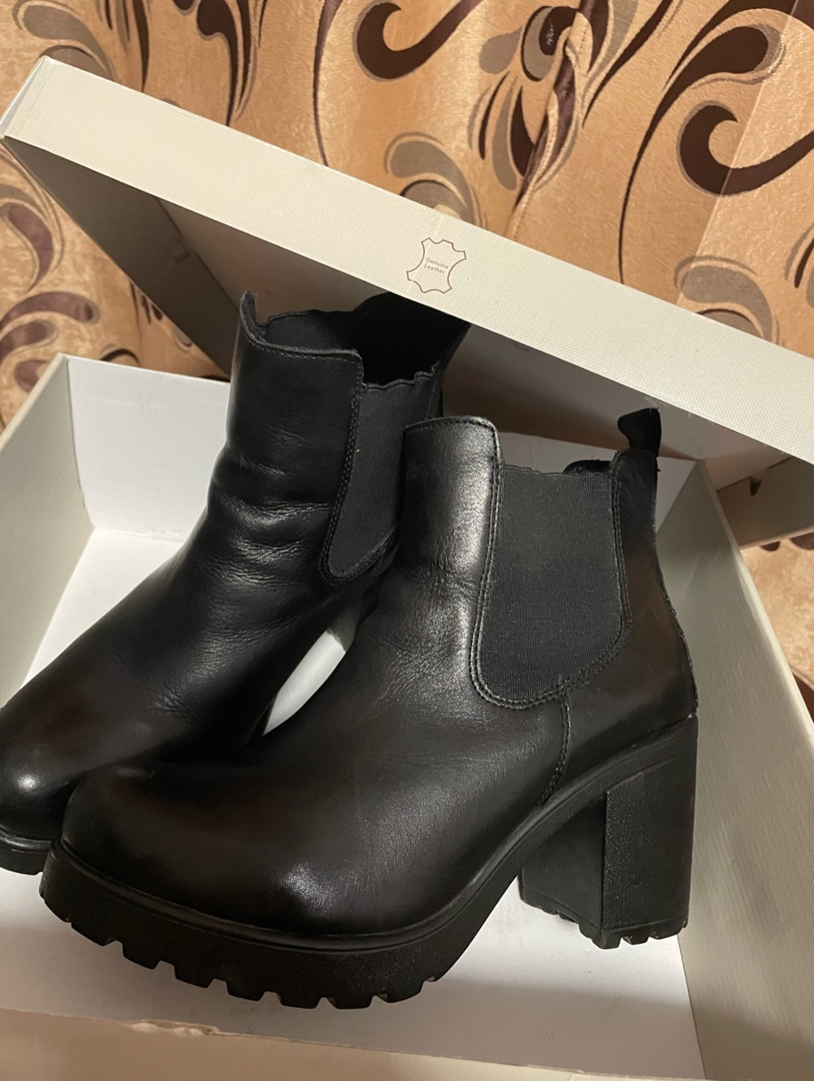  Botine cu toc înalt, EU 38