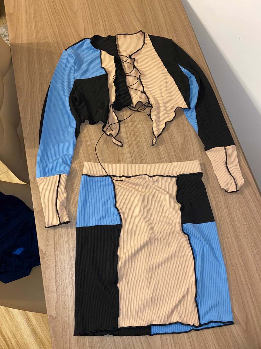  Costum, S