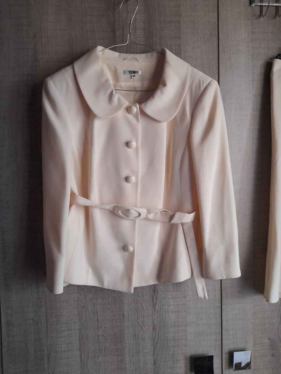  Costum, M