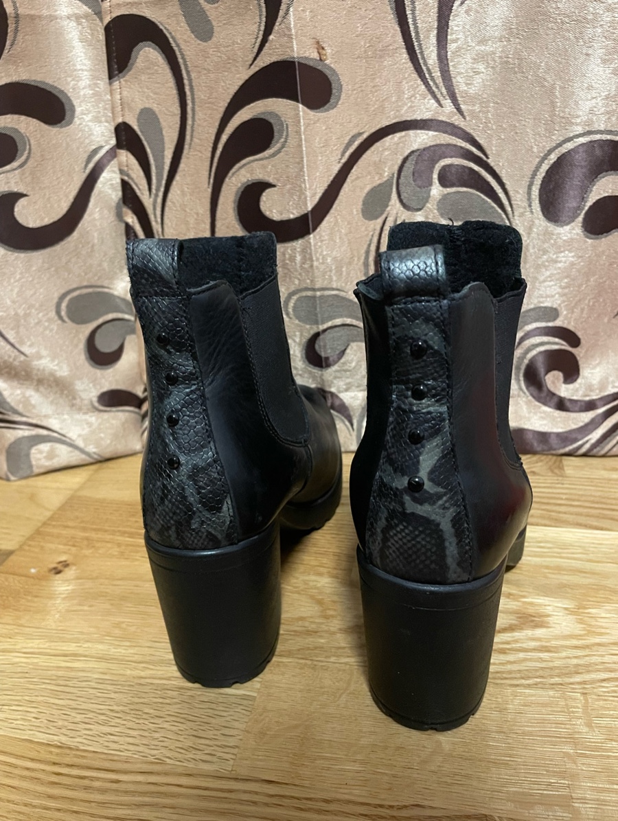  Botine cu toc înalt, EU 38