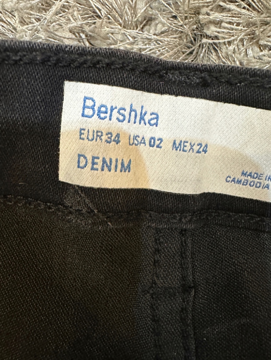  Jeans scurți, 24