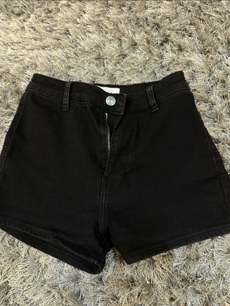  Jeans scurți, 24