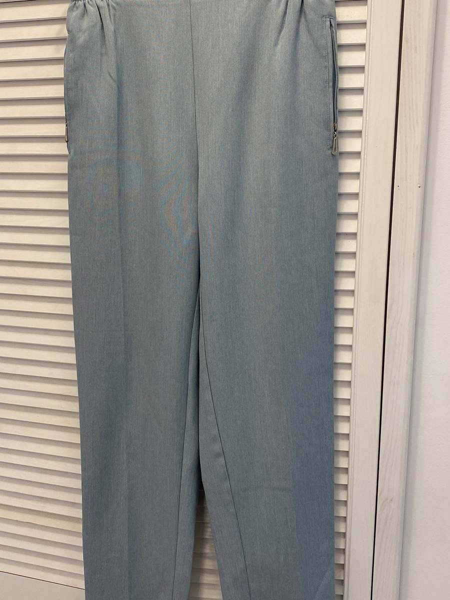  Pantaloni drepți, S