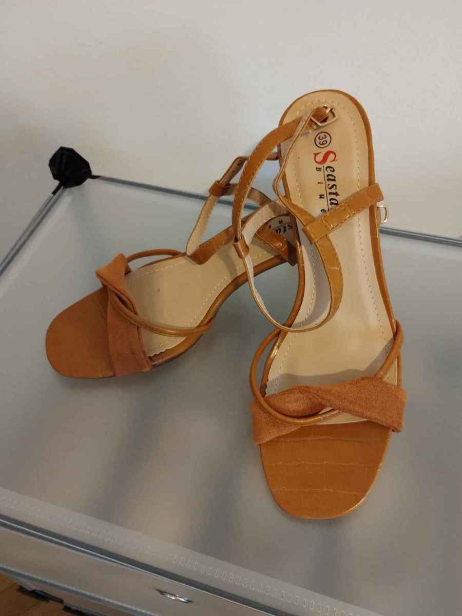  Sandale cu toc, EU 39